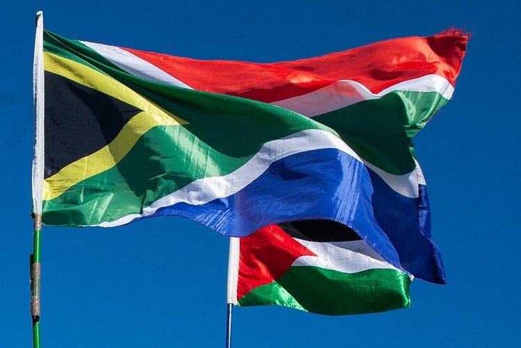 Cape Town residents carrying Palestine solidarity messages